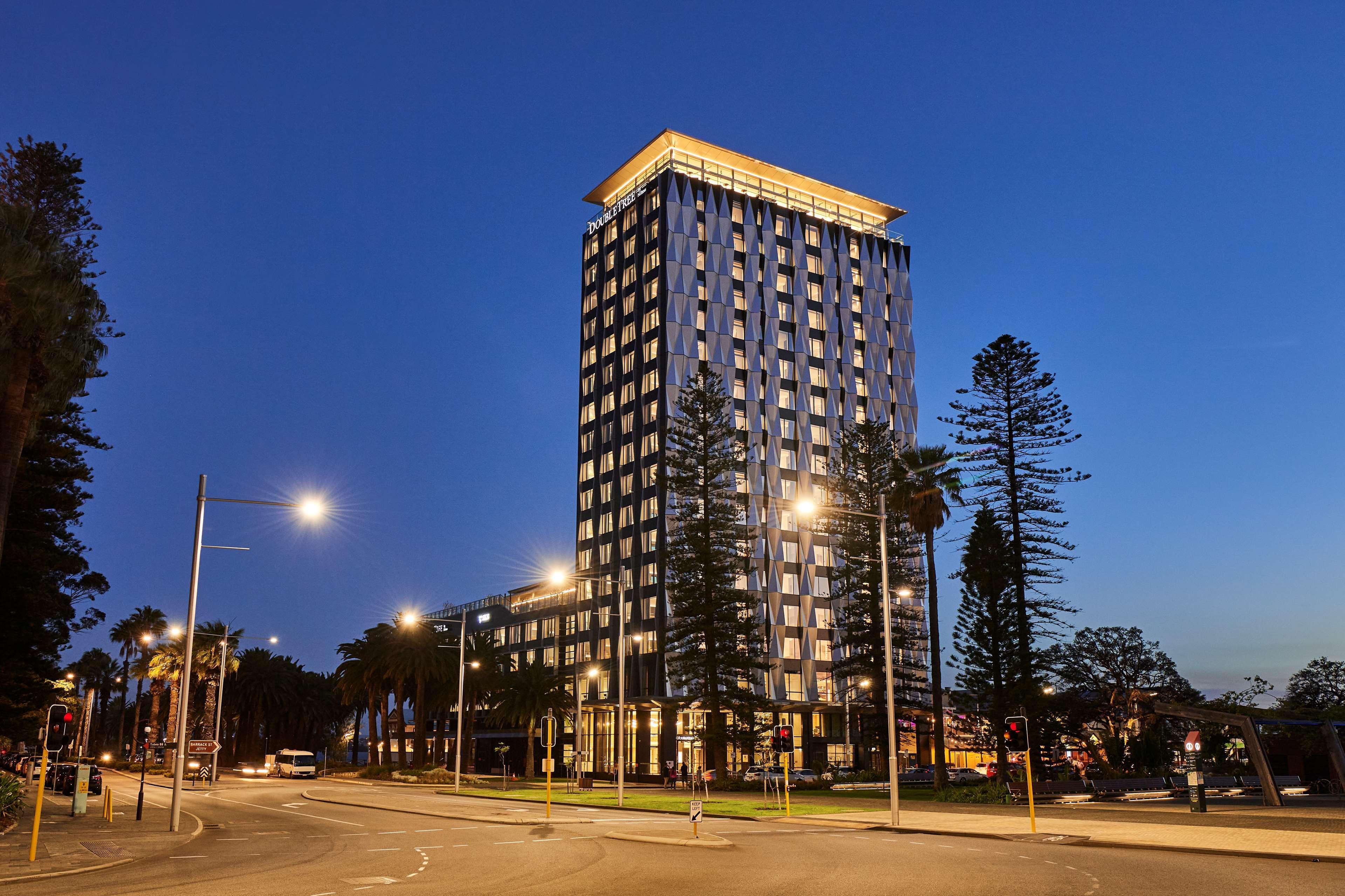 Doubletree By Hilton Perth Waterfront Hotel Exterior photo